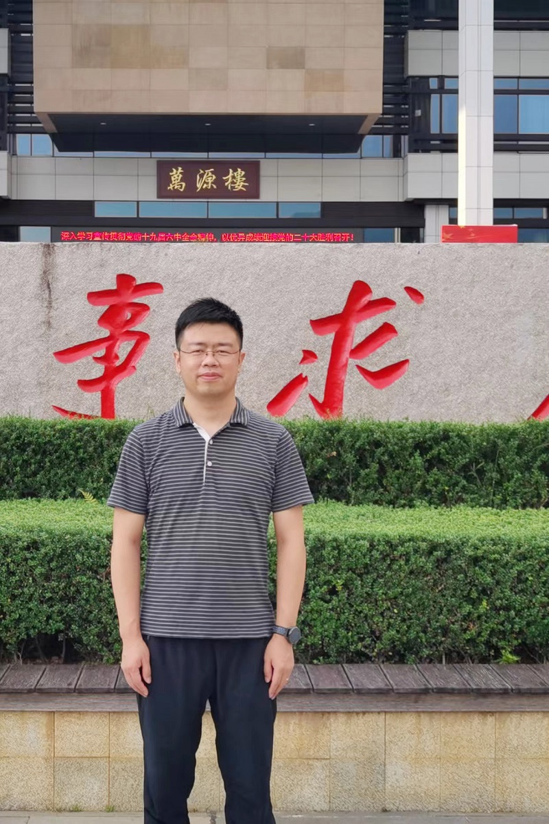 优秀共产党员事迹_江苏信息通信监管_通讯体裁个人事迹材料