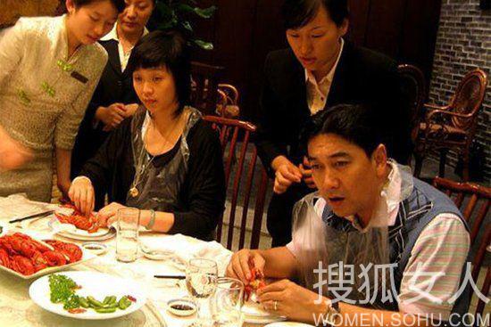 央视名嘴妻子背景_央视午夜新闻主持人_央视名嘴妻子介绍