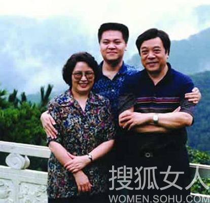 央视午夜新闻主持人_央视名嘴妻子背景_央视名嘴妻子介绍