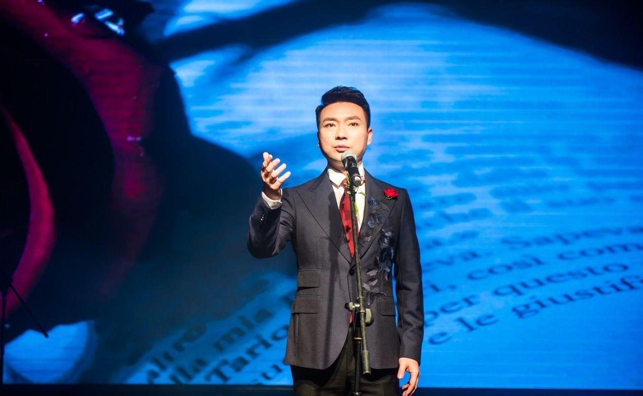 央视主持人调整_康辉落选十大优秀主持人原因_央视午夜新闻主持人