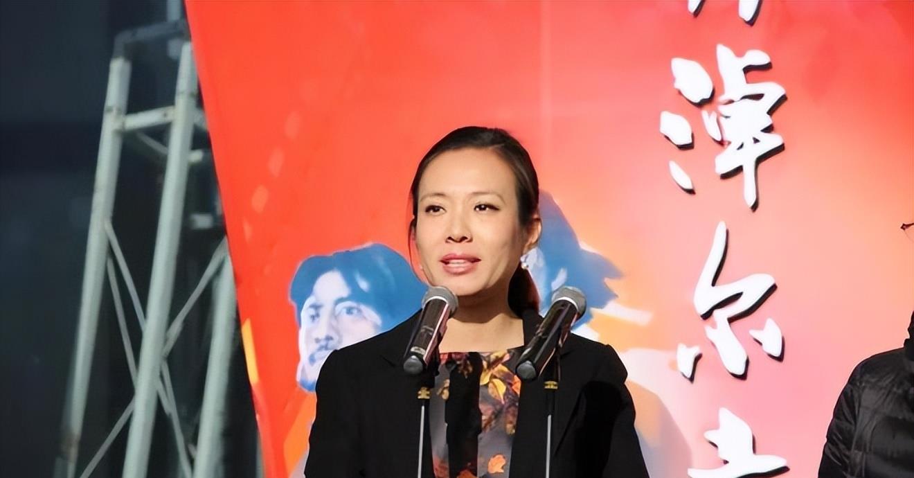 央视主持人调整_康辉落选十大优秀主持人原因_央视午夜新闻主持人