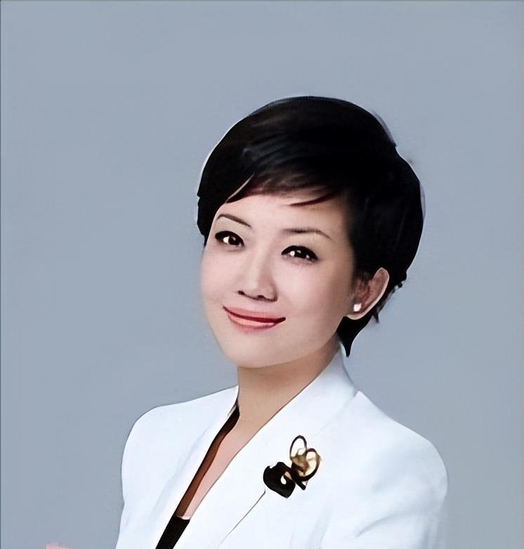 央视主持人调整_康辉落选十大优秀主持人原因_央视午夜新闻主持人