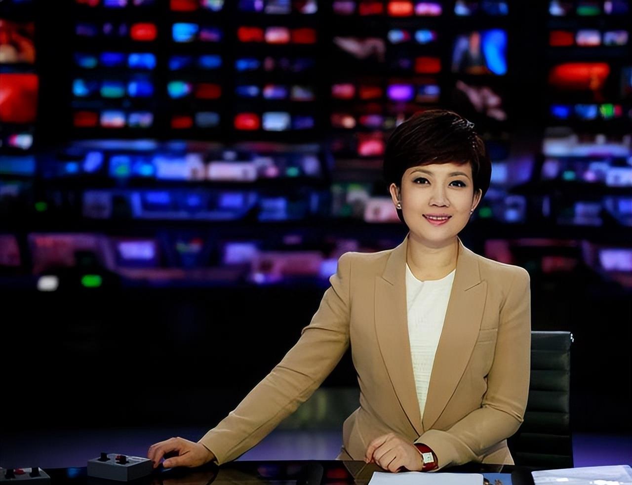 央视主持人调整_康辉落选十大优秀主持人原因_央视午夜新闻主持人