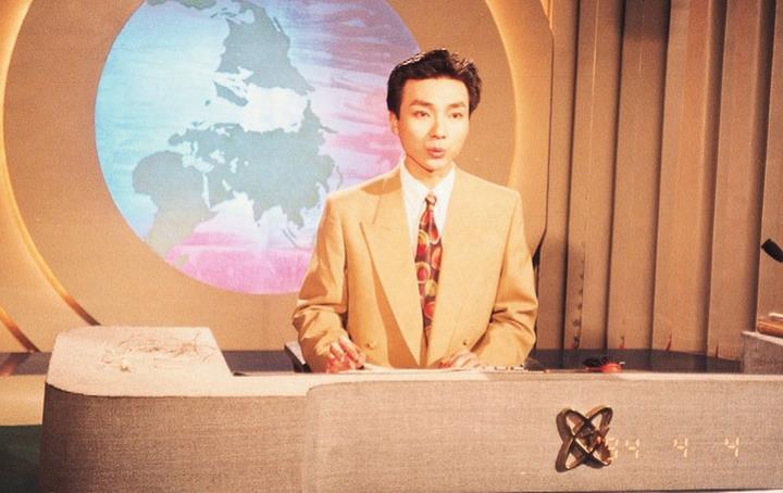 康辉落选十大优秀主持人原因_央视主持人调整_央视午夜新闻主持人