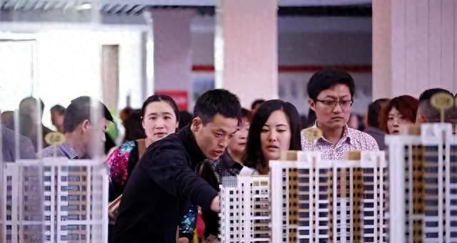 超1亿中国中产陷身份幻觉！手握万亿美元，却被三重焦虑毁生活？