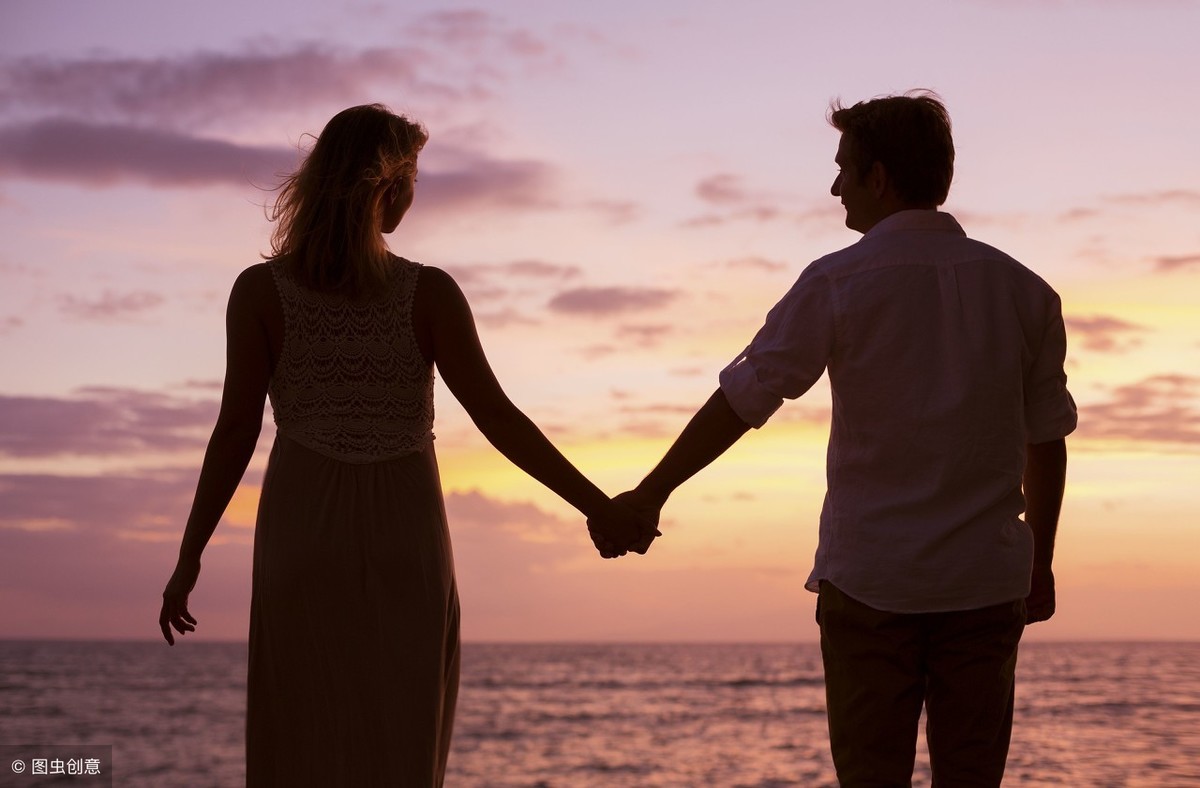 情侣之间有没有信任，简单的一个举动就一清二楚