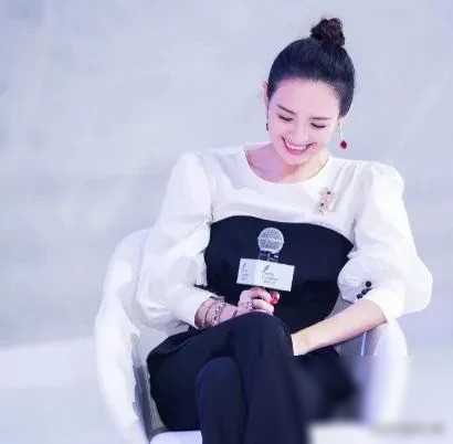 章子怡时尚穿搭_章子怡最近出席新闻_章子怡成熟魅力穿搭