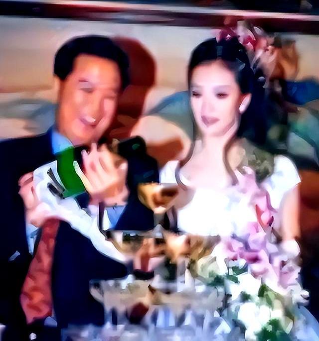 王艳直播带货_王艳从豪门阔太到带货女王_王艳跟王志才的照片