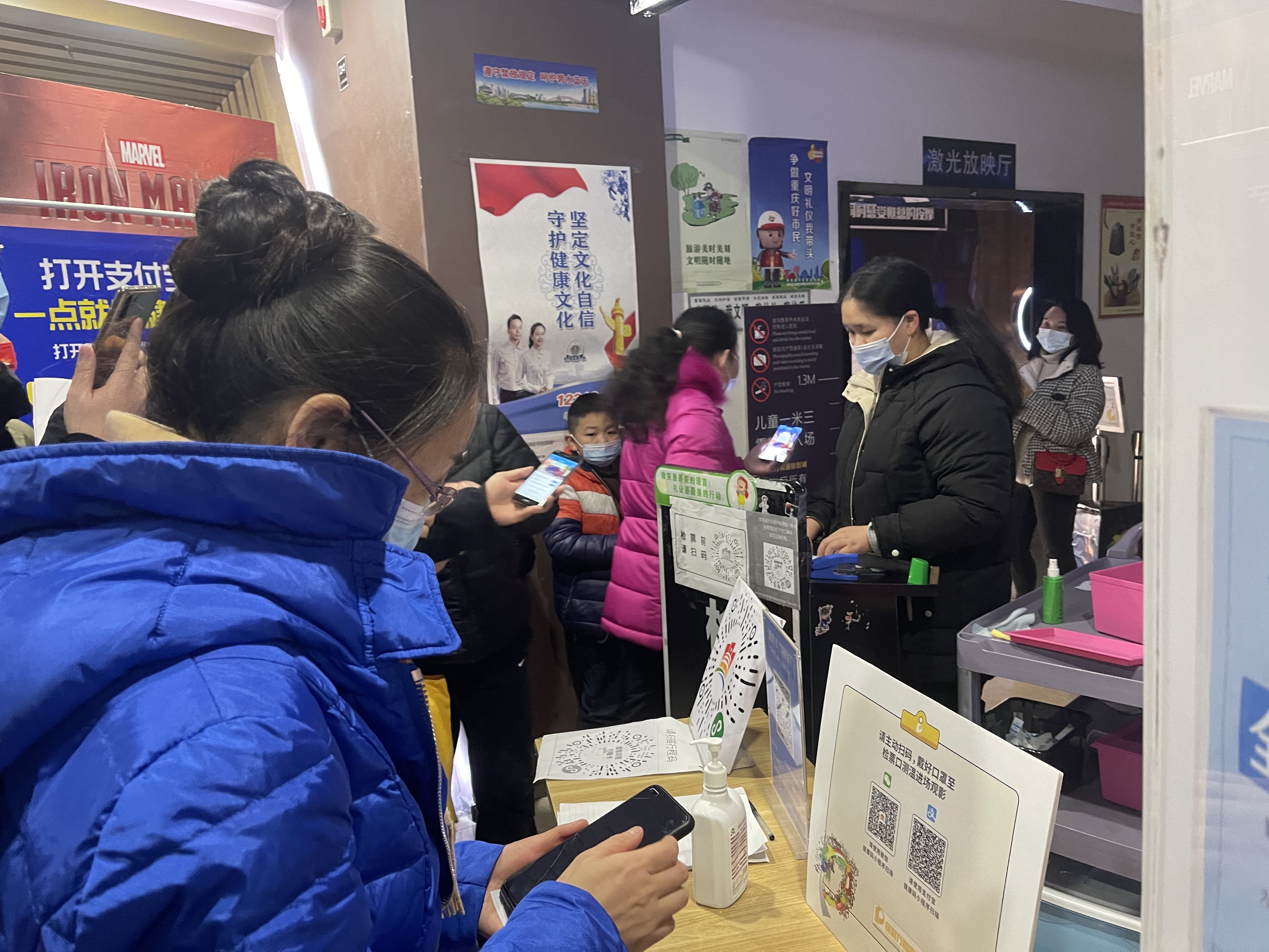 感受真挚友情，重庆日报客户端举行《喜羊羊与灰太狼之筐出未来》看片会