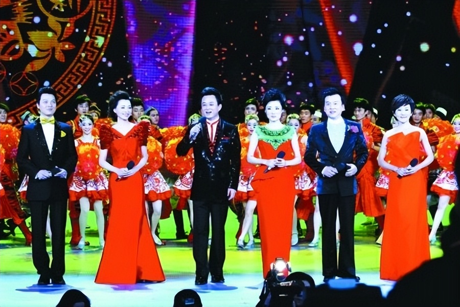 欧阳夏丹 主持经历_欧阳夏丹主持的新闻联播_欧阳夏丹 央视消失原因