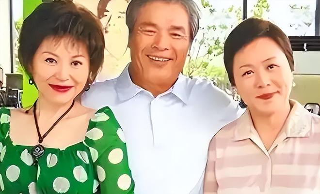 雷洪一夫一妻制_雷洪六老婆故事_雷洪一妻五妾