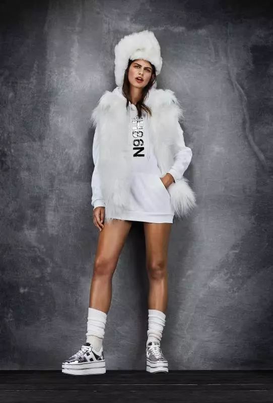 球鞋搭配正装_business casual 男_裙子搭配球鞋