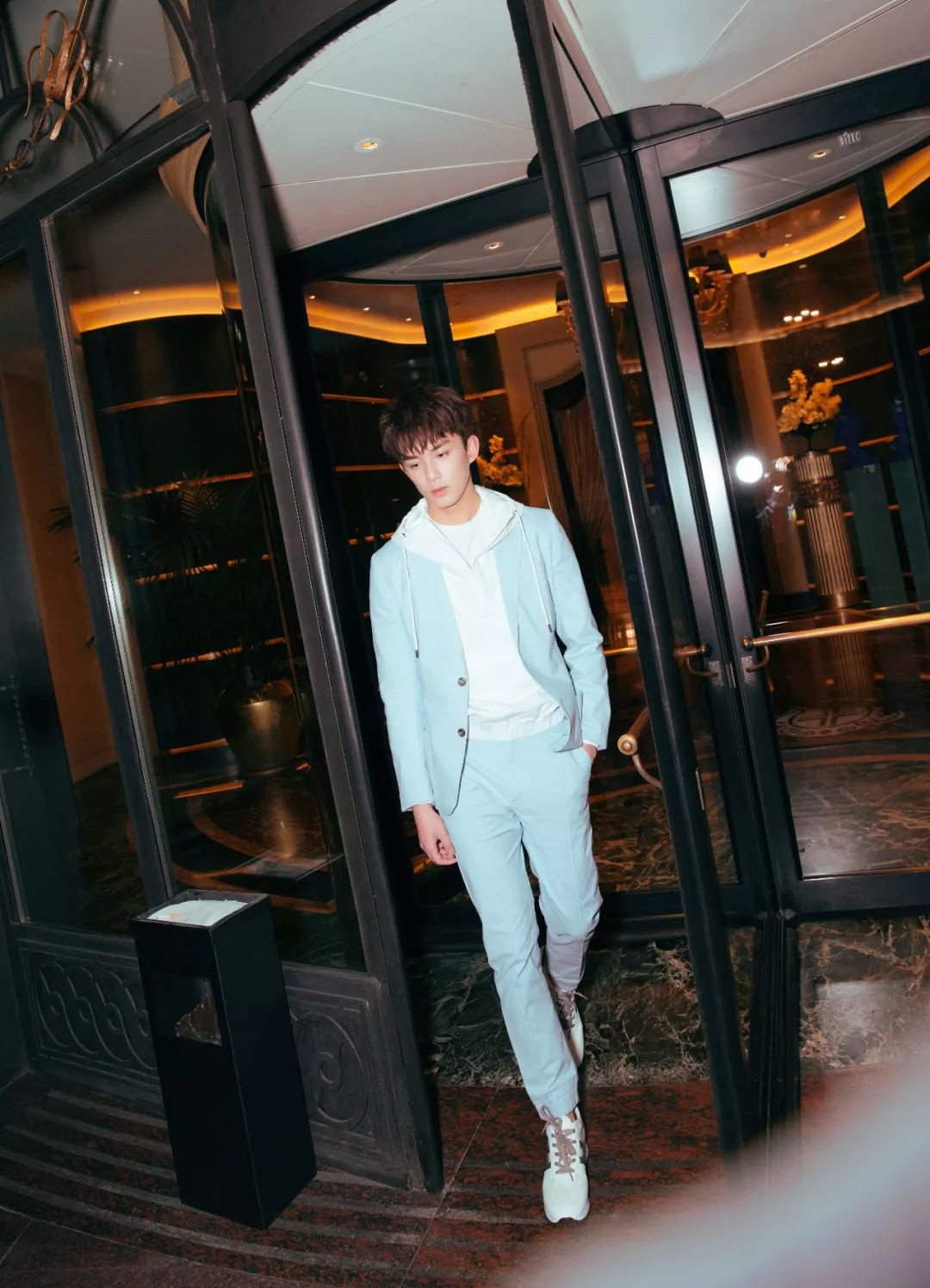 球鞋搭配正装_裙子搭配球鞋_business casual 男