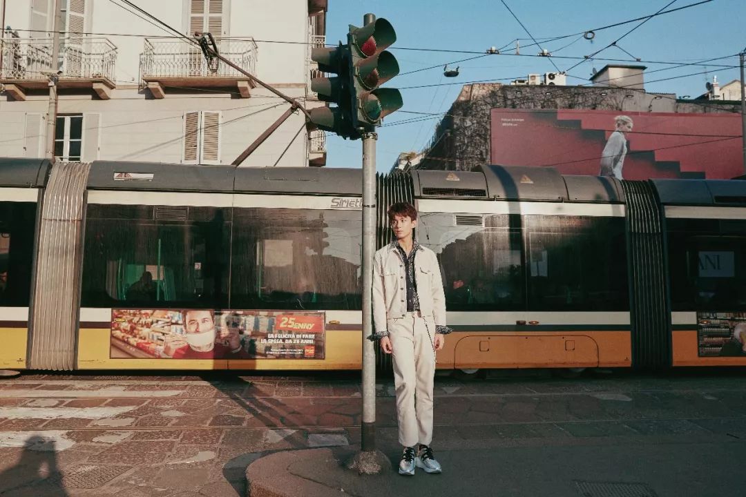 裙子搭配球鞋_business casual 男_球鞋搭配正装