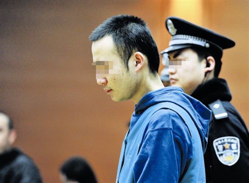 药家鑫父亲最后时刻的话_药家鑫母亲咋样了_药家鑫家庭教育方式分析