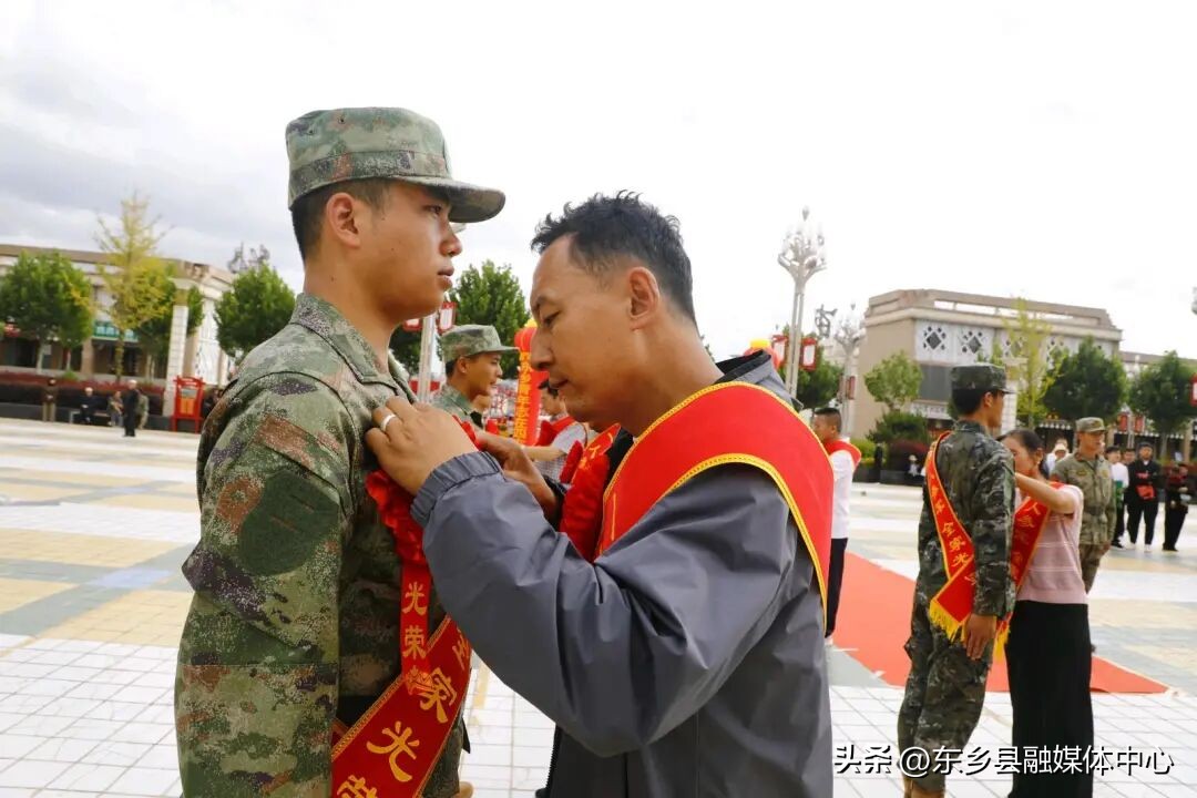 东乡青年从戎报国新兵入伍_东乡新闻 东乡人论坛_东乡县2025年下半年入伍新兵欢送大会