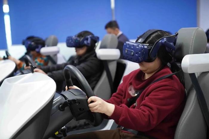 VR模拟训练在驾校的应用_北京驾培行业发展趋势_学开车视频