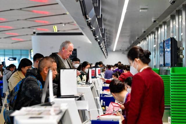 成都机场新闻_成都航空枢纽旅客吞吐量_成都天府国际机场全球繁忙机场