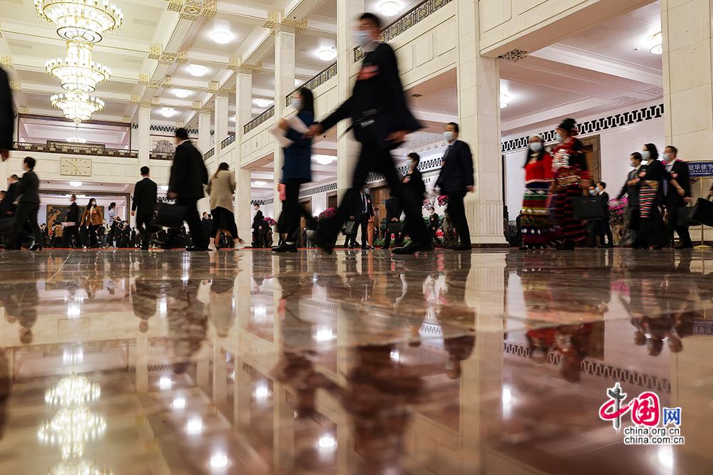 全国政协十四届一次会议_两会 成视新闻_十四届全国人大一次会议选举产生新一届国家领导人