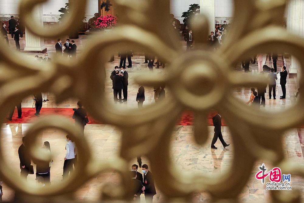 全国政协十四届一次会议_十四届全国人大一次会议选举产生新一届国家领导人_两会 成视新闻