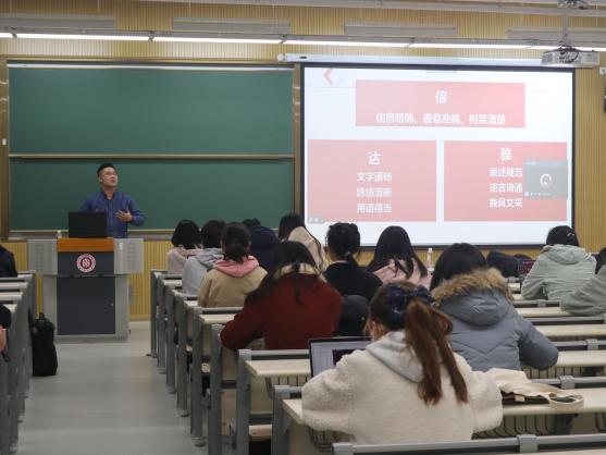 新闻稿件播读技巧训练_光华书院新闻宣传能力训练营_光华书院学生骨干新闻宣传培训