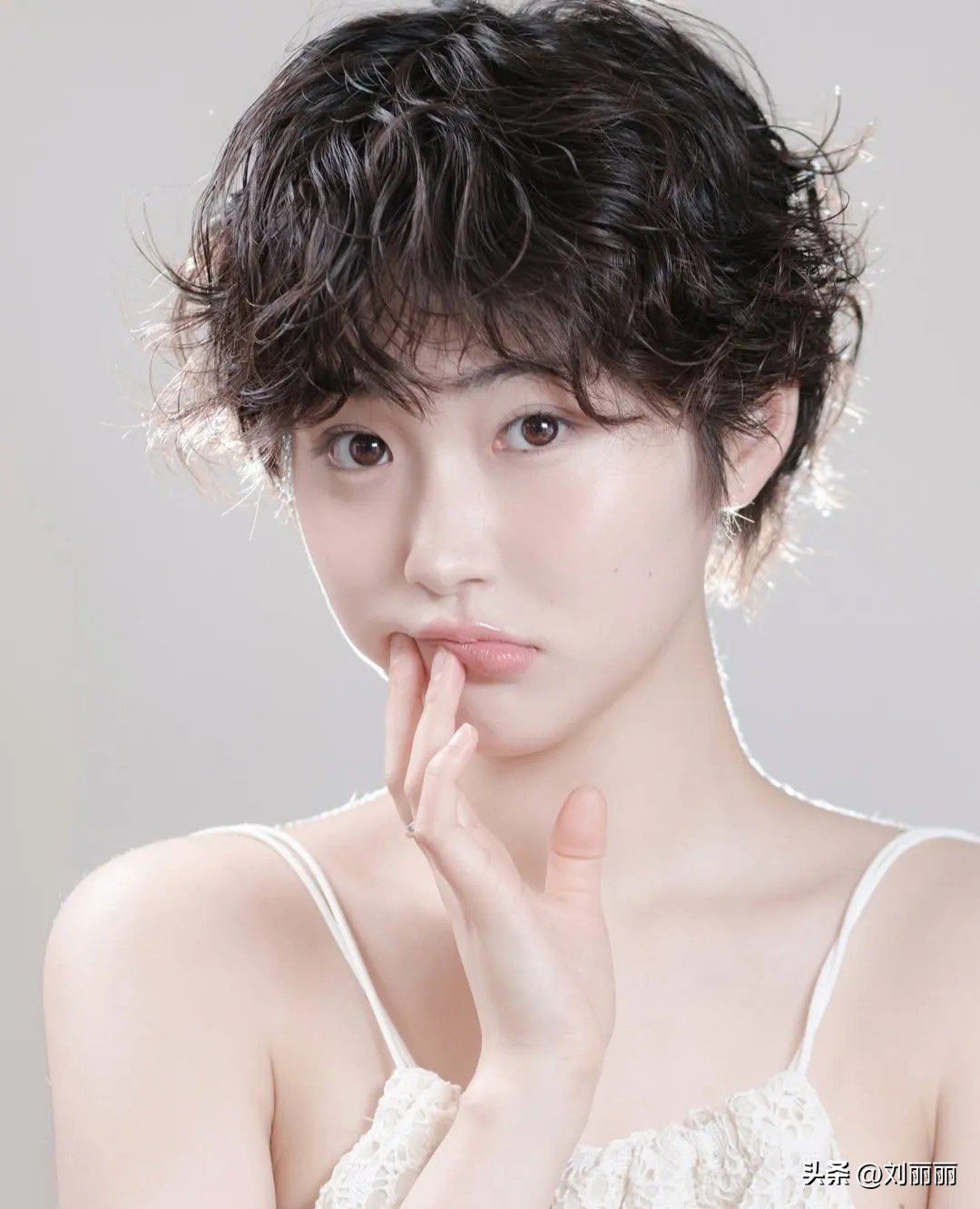 纹理烫短发_流行短发_超短齐耳短发