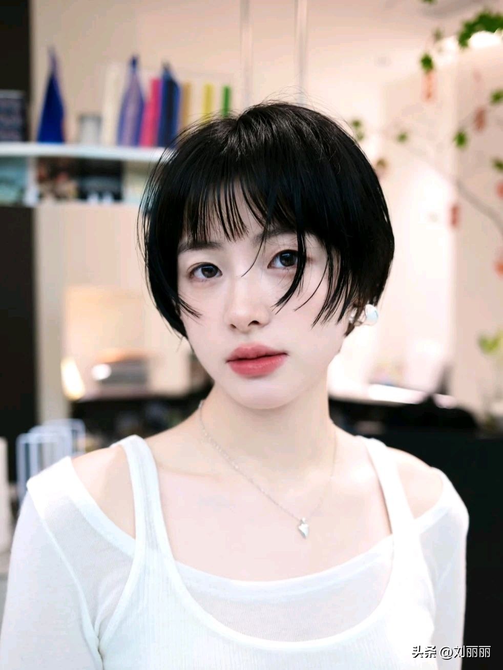 超短齐耳短发_流行短发_纹理烫短发