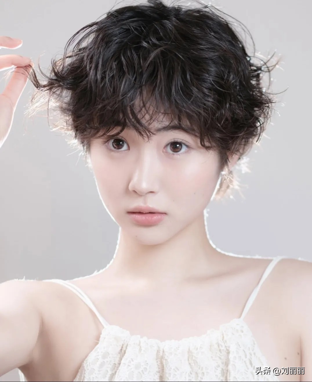 流行短发_超短齐耳短发_纹理烫短发