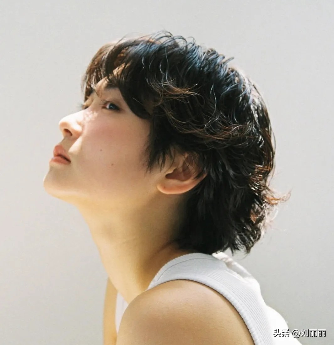 超短齐耳短发_流行短发_纹理烫短发
