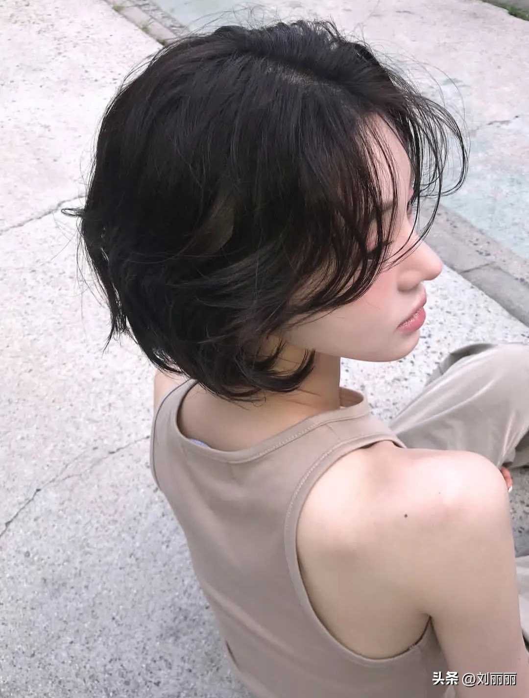 流行短发_超短齐耳短发_纹理烫短发