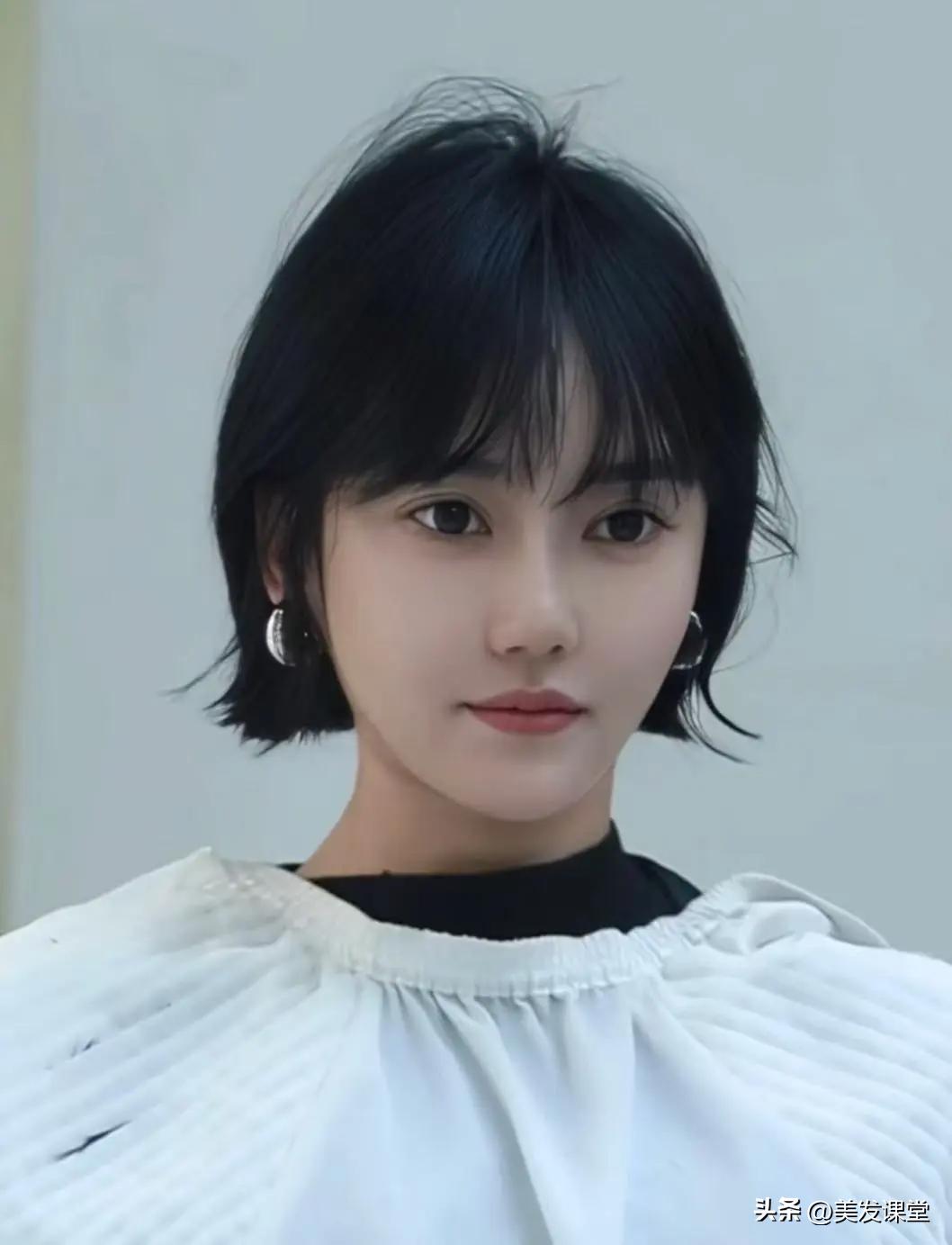 空气感短发层次设计_适合夏天短发造型合集_流行短发