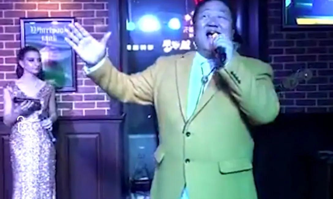 笑脸哥现场看春晚_笑脸哥春晚19次亮相_冉少平春晚门票获取方法