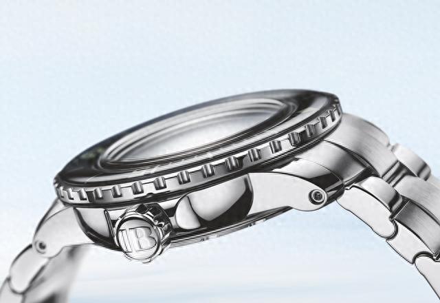 钛金属花瓣粉_宝珀手表价格_宝珀五十噚38毫米