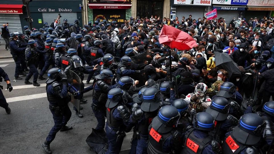 法国抗议活动_法国新总理宣誓就职_法国教育部新闻