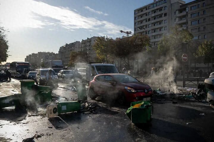 法国教育部新闻_法国预算草案削减_法国封锁抗议活动