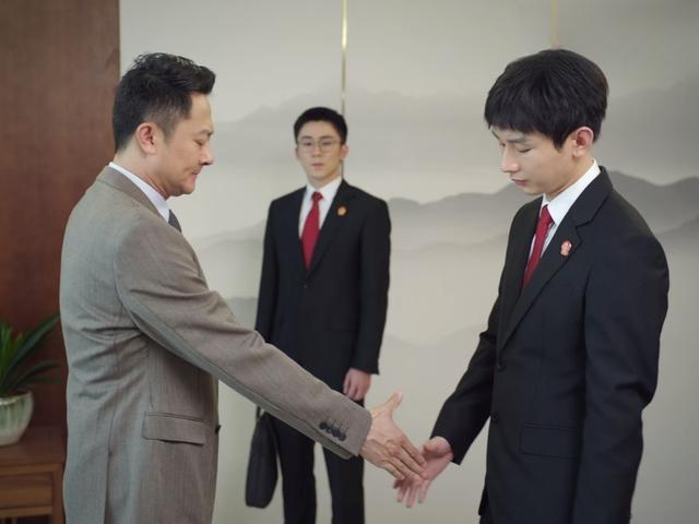 底线 莫莫 符总妻子_底线:新闻背后的真相 mobi