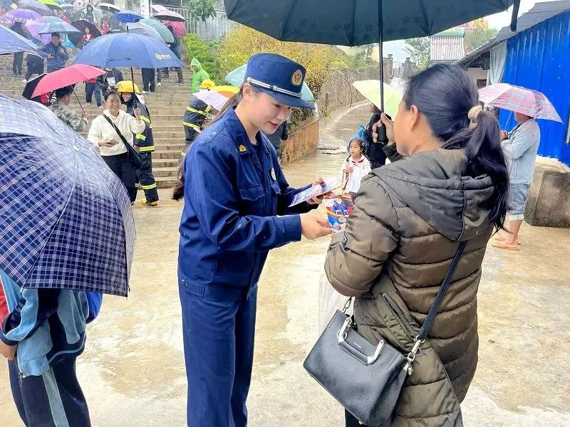 西双版纳消防宣传力量建设_线上线下融合宣传消防知识_消防led 宣传稿