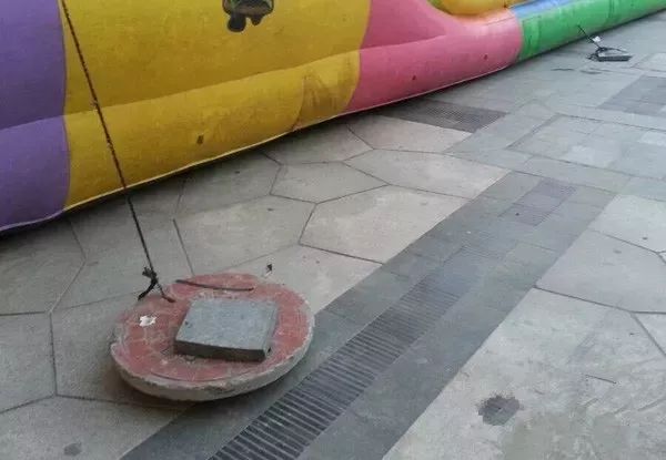 充气游乐设施安全_儿童充气蹦蹦床厂家_充气城堡事故原因