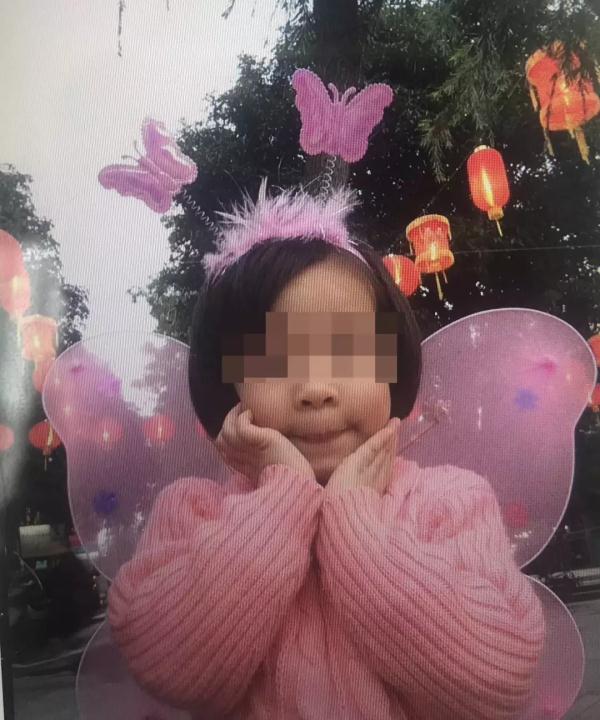 揪心！这种网红设施又出事，8岁女孩生命危急