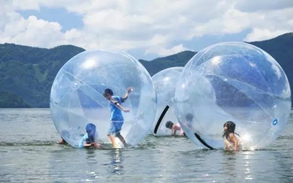 儿童充气蹦蹦床厂家_8岁女童玩蹦床坠落 昏迷 重症病房 呼吸机 维持生命体征_福建泉州女童蹦床事故 医生提醒 幼童 不宜玩 蹦床 高位截瘫