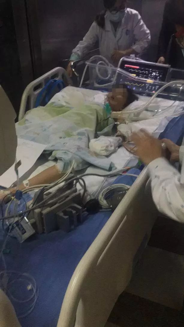 福建泉州女童蹦床事故 医生提醒 幼童不宜玩剧烈游戏 安全隐患_8岁女童玩蹦床坠落 昏迷 重症病房 呼吸机 维持生命体征_儿童充气蹦蹦床厂家