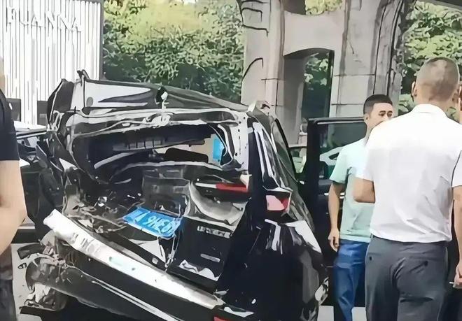 成都车祸撞出纸壳车，安全隐患触目惊心，监管缺位引发担忧