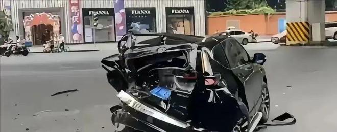 成都街头小破车豆腐事件_成都车祸新闻_车厂良心被狗吃