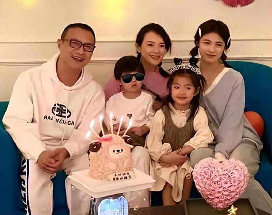 章子怡汪峰秀恩爱新闻_章子怡汪峰婚姻现状_章子怡事业转型分析