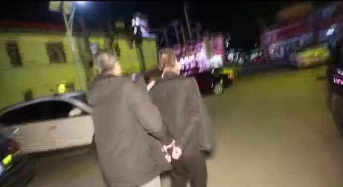 开豪车碰瓷_碰瓷团伙 酒驾敲诈 碰瓷团伙成员