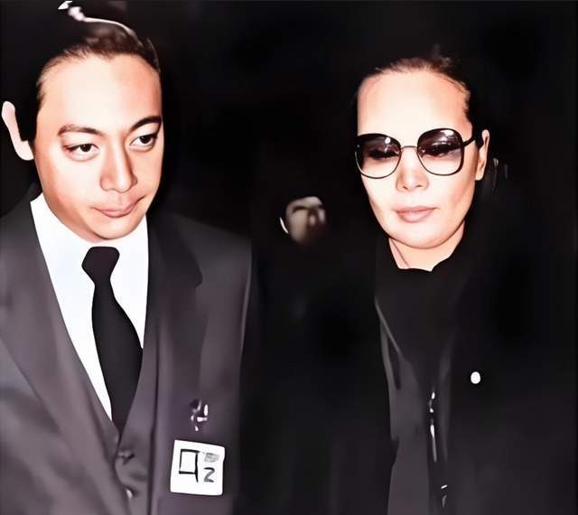 俞扬和 蒋孝章_蒋孝章 俞扬和 婚姻 父女矛盾 宋美龄_蒋孝章 蒋经国 女儿 父亲去世 留影