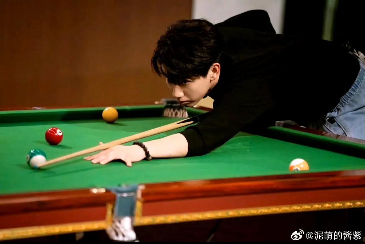 娱乐台球升级版_王子奇 台球 不解之缘