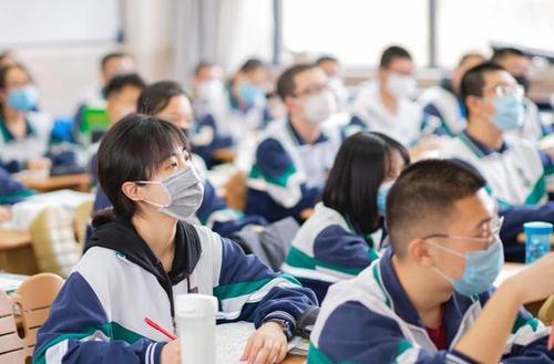 辽宁一19岁高中生，持刀伤害班主任，事后竟然没有丝毫忏悔