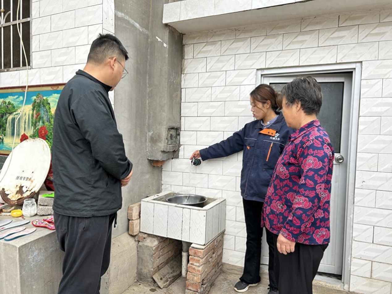 陇县水利水电工作队：开展水质抽样检测 确保群众饮水安全