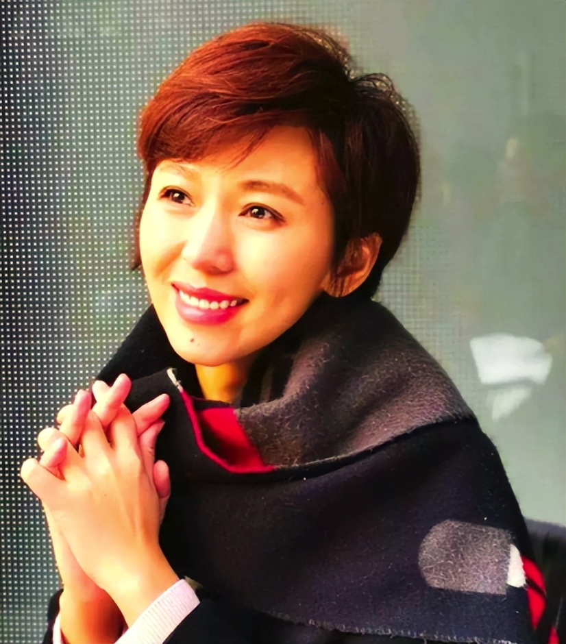 欧阳夏丹对比照_欧阳夏丹 48岁离开央视 终生不婚不育